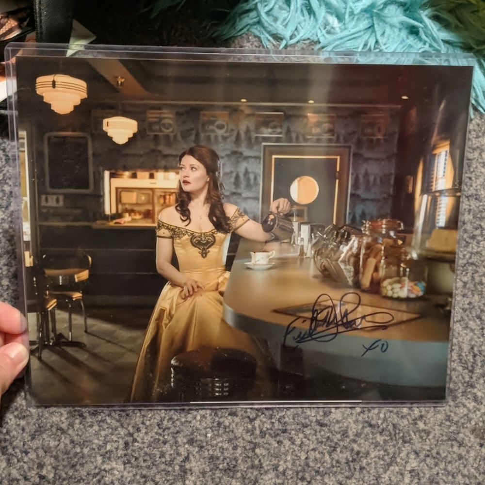 Emilie De Ravin Belle Autograph